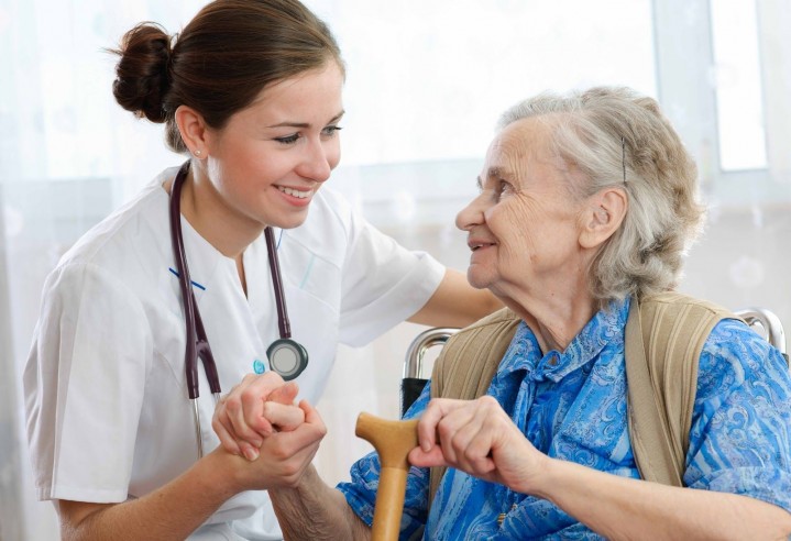 4 dicas para atender idosos em clínicas e consultórios