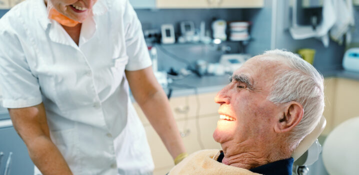 Cuidados do profissional da saúde com pessoas a partir dos 60 anos