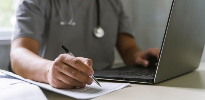 Aprenda a consultar o código TUSS oficial e evite erros na cobrança 