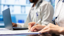 Empreendedorismo médico avança no Brasil, mas gestão financeira continua a ser obstáculo