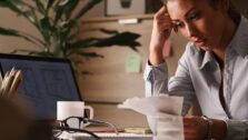 9 sinais de falha na gestão financeira para psicólogos e como ela pode estar travando o crescimento da sua clínica 