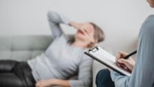 O que fazer quando o paciente não fala na terapia: guia prático para clínicos 