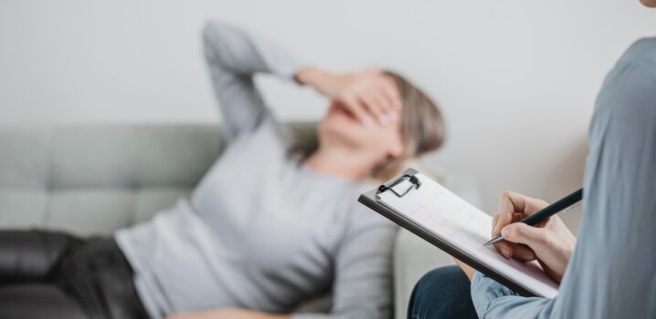 O que fazer quando o paciente não fala na terapia: guia prático para clínicos 