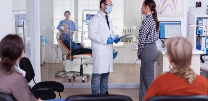 Fórmula e exemplos: Como calcular a capacidade de atendimento de uma clínica 