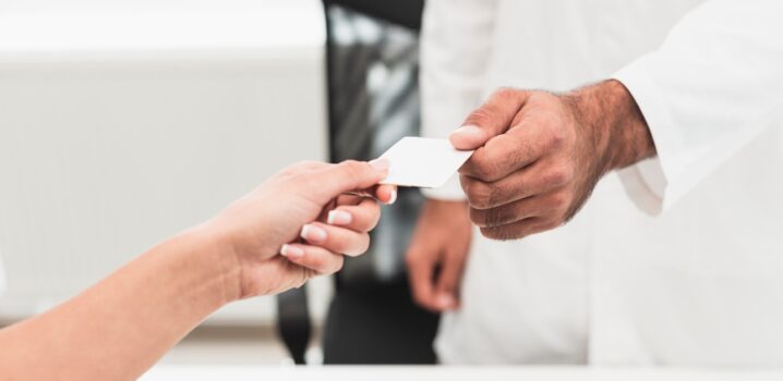 Como escolher os melhores planos de saúde para o credenciamento médico da sua clínica 