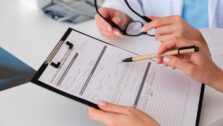 Termo de recusa médica: por que esse documento é tão importante para a segurança da clínica? 