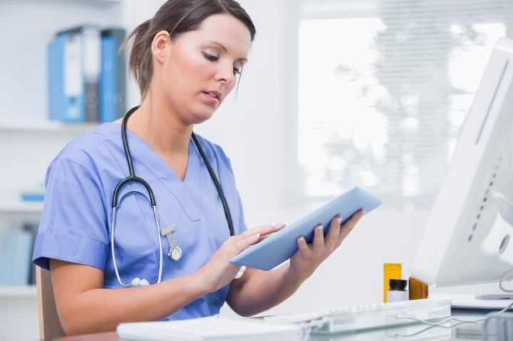 Agenda para consultório médico grátis x Clínica nas Nuvens: compare funcionalidades 