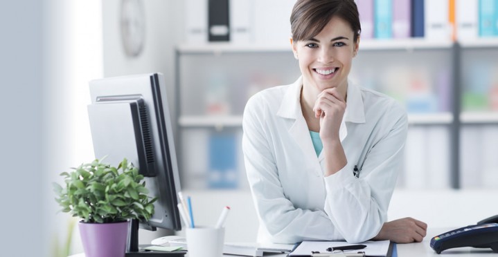 Apresentação de secretária médica: como transmitir profissionalismo e confiança 