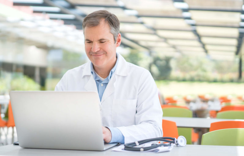 Guia completo para entender tudo sobre CRM para clínica médica!
