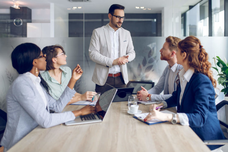 Como estruturar um bom departamento comercial em sua clínica