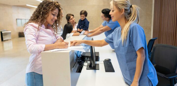 Mostramos os 4 maiores erros no atendimento de clínicas para você evitar