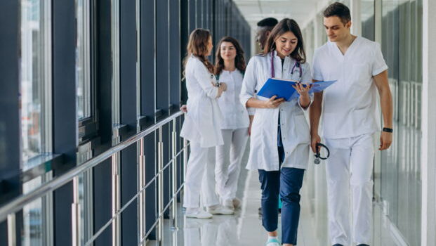 Como investir na qualificação da equipe médica? 6 dicas