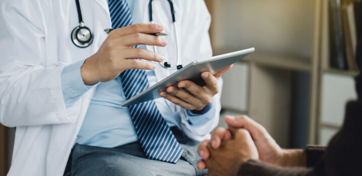 Seguro de responsabilidade civil para médico: vale a pena?