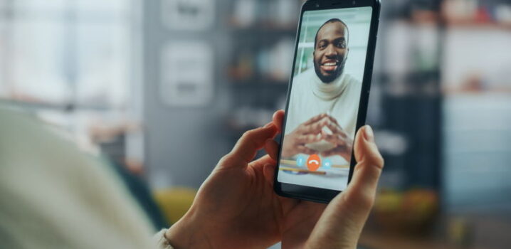 Como funciona a teleconsulta na estética avançada 